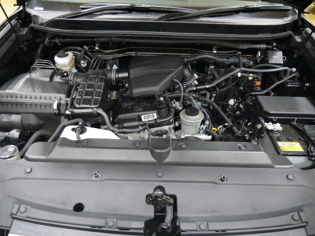 タイミングチェーンタイプの２７００ＣＣエンジン！耐久性にも優れており、大変好評です！