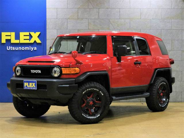 希少なＦＪクルーザーのレッドカラーＰＫＧ！純正色です！アウターパーツをマッドブラック塗装！２インチリフトアップ！タイヤ＆ホイールを新品インストール！