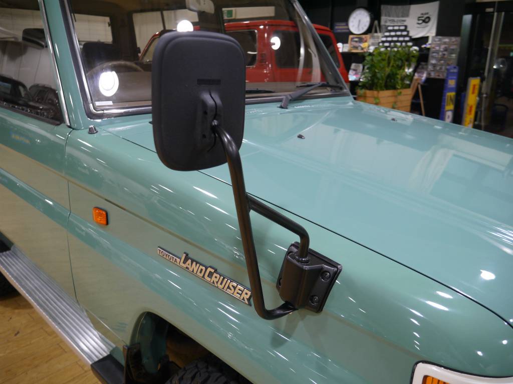 新品にてフェンダーミラーへ移設致しました！レトロ感の決め手です！