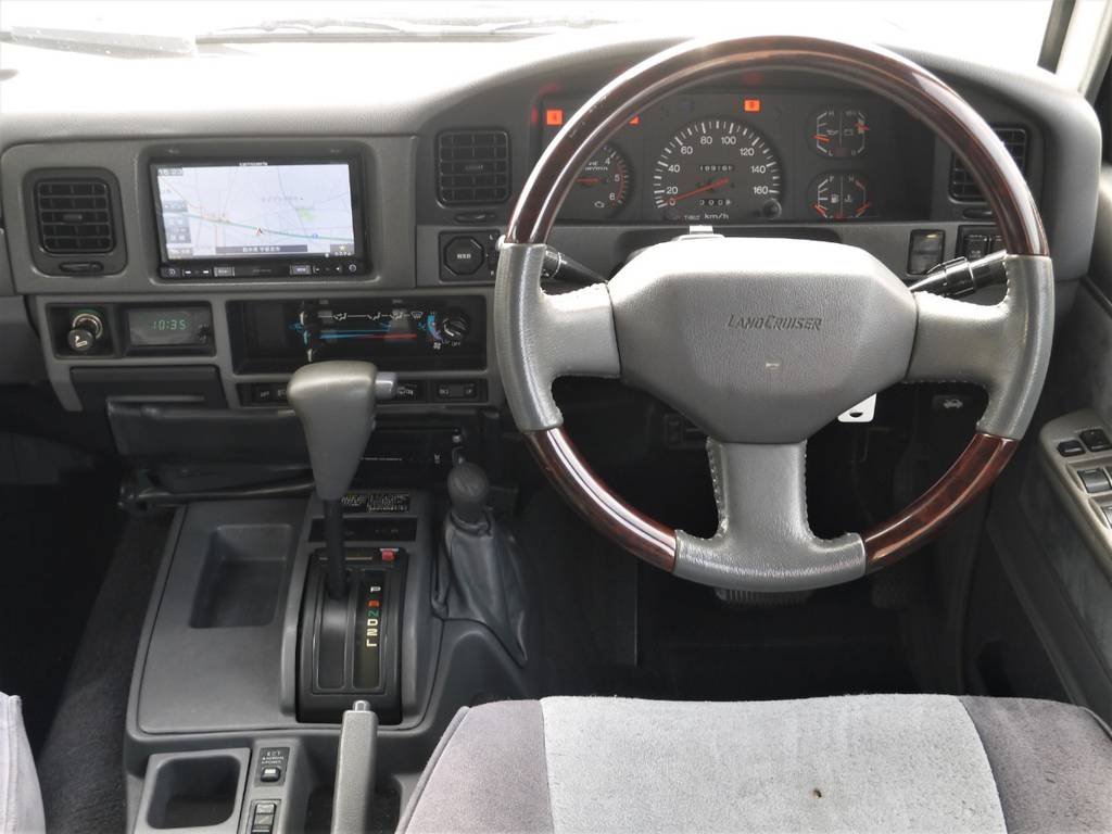 ウッドコンビステアリング！運転するのをさらに楽しくしてくれますよ！