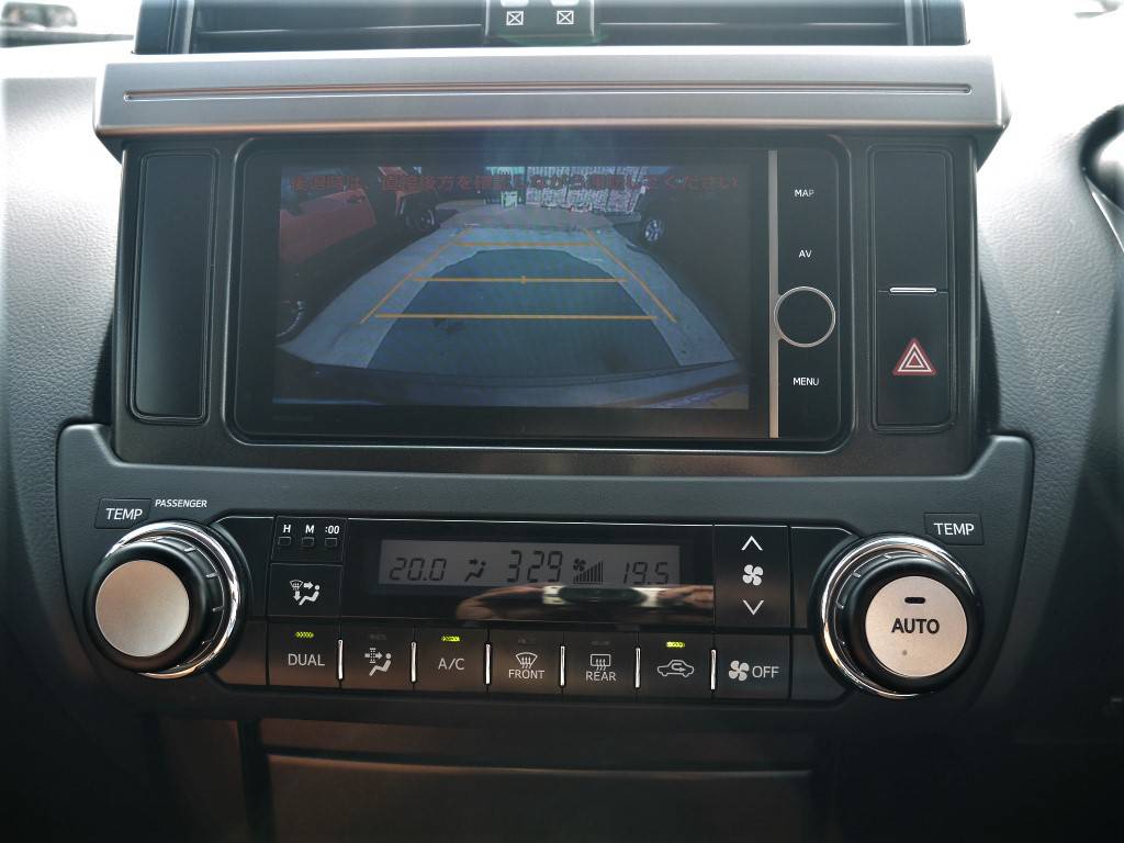 バックカメラ付！車庫入れも安心です！