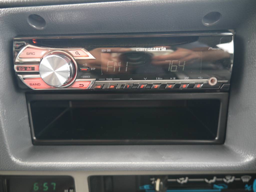 ２ＤＩＮスペースがございますので、ナビなどもインストールできます