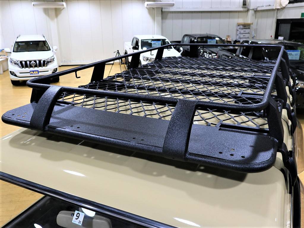 新品でルーフラックを装備！