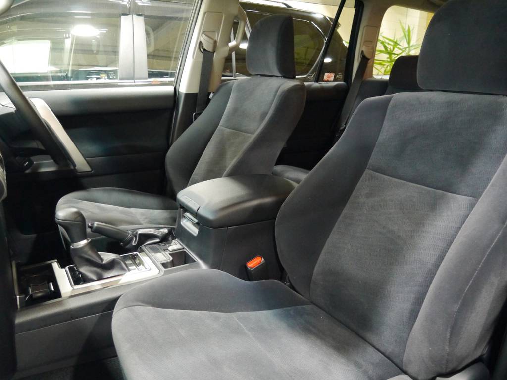 シートには厚みもありますので、長時間運転でも体の疲れが違いますよ！