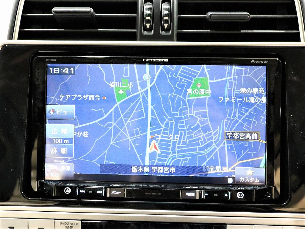地デジ付き９インチナビを新品でインストール！大きいサイズなのでとても見やすいですよ！