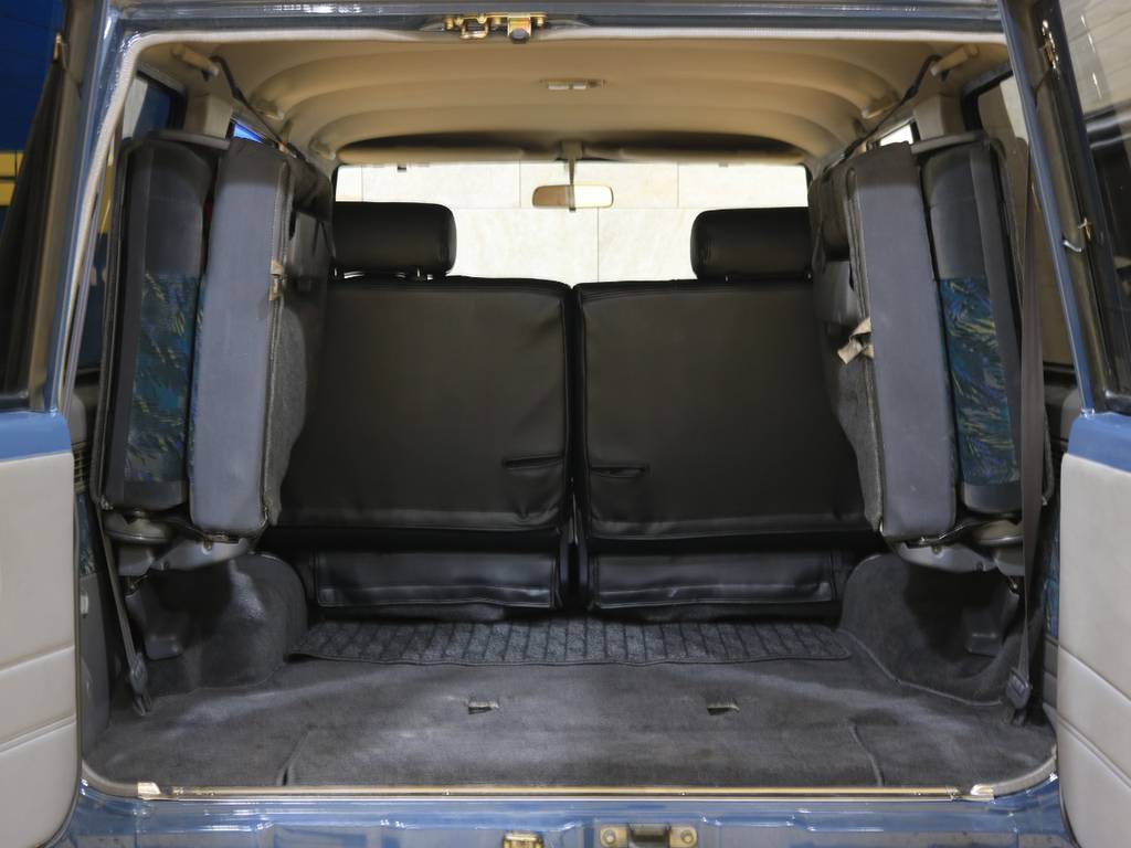 大型荷物も楽々と収納が可能な荷室☆