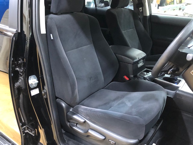 ホールド性もあるシートです！長距離の運転もサポートしてくれます！