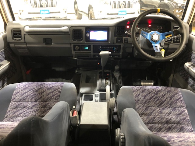 グレー内装を基調に綺麗な状態に保たれております！