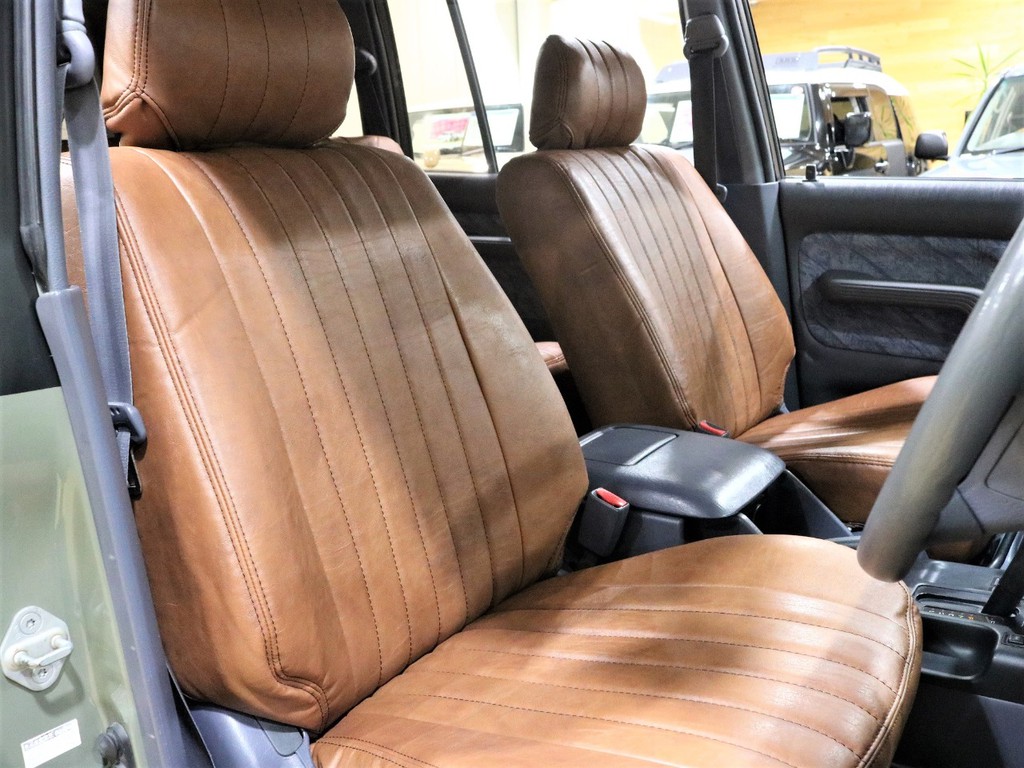 新品シートカバーインストール済み☆グリーンのボディにマッチしています♪