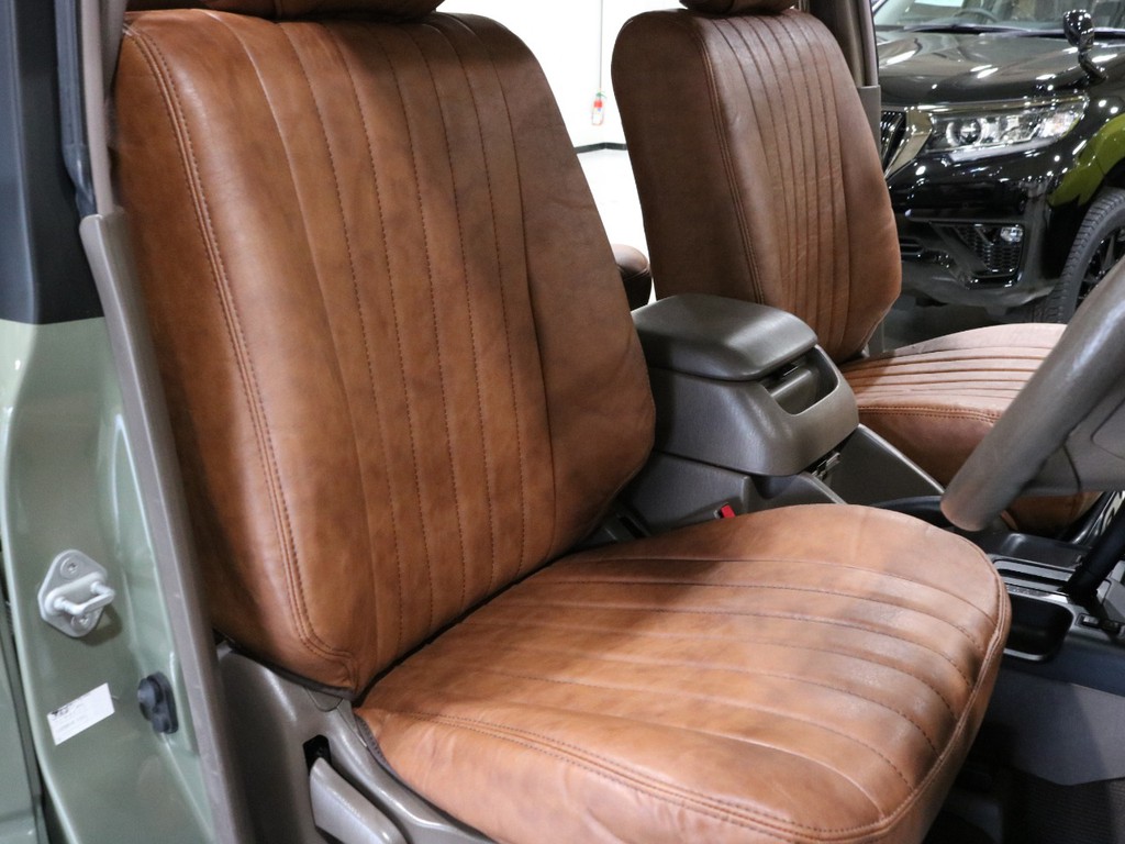 シートカバーが装着されております！運転席は御覧の通り！