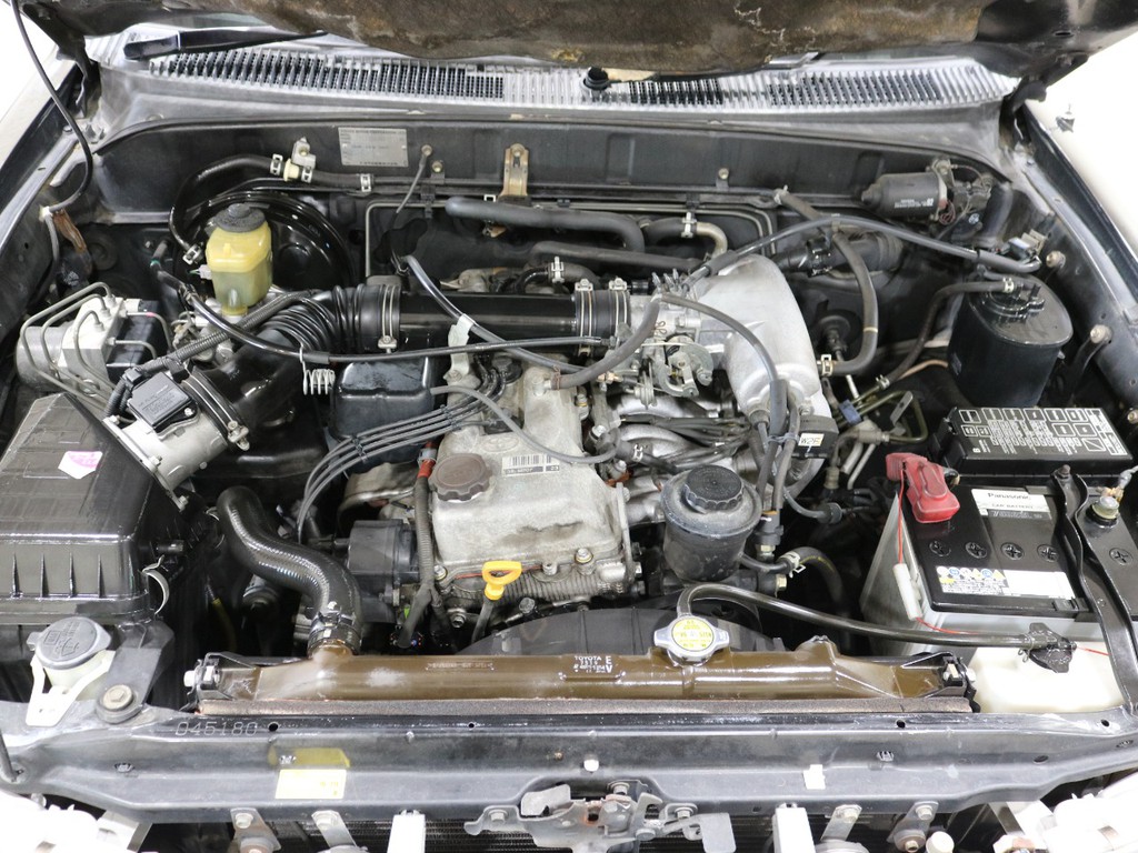 経済的に優しい2700ccのエンジン！10万キロごとのタイミングベルト交換も不要でございます！