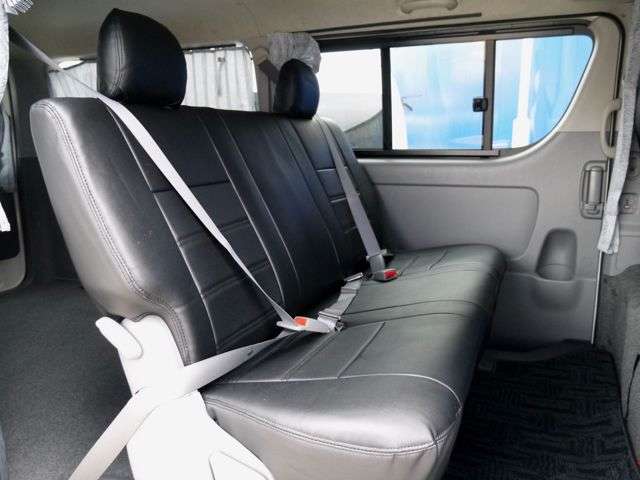 後席はメーカーオプション シートベルト完備！！