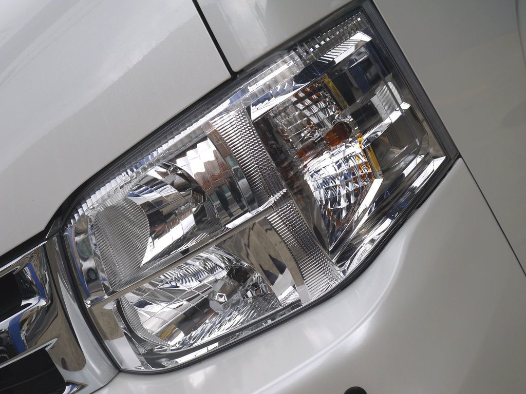 メーカーオプションのＨＩＤヘッドライト完備！！