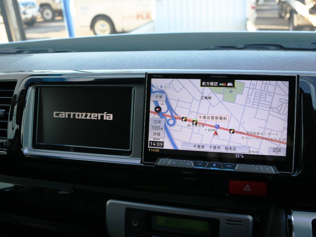 カロッツェリア　サイバーナビ　８インチモニター！ナビの隣にはサブモニターを完備♪