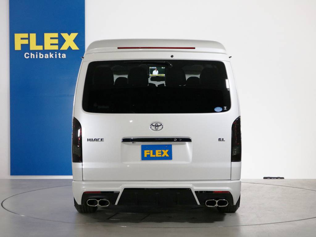 ダイナスティ　リアバンパー＆ルーフスポイラー！後姿にもインパクトがあります♪