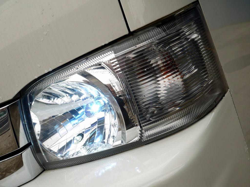 ＨＩＤヘッドライトバルブに変更済！！