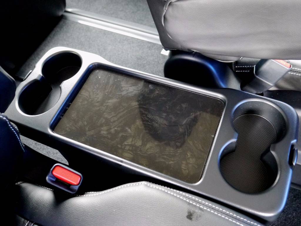 セカンドシート専用テーブル付！！