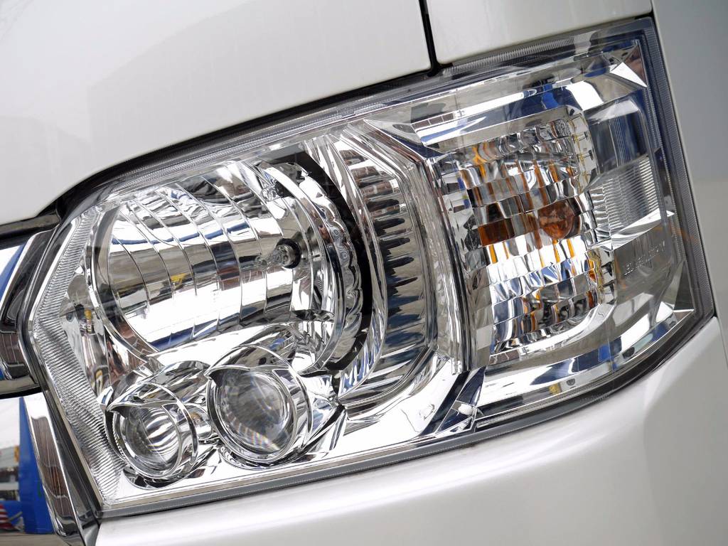 メーカーオプション ＬＥＤヘッドライト完備！！