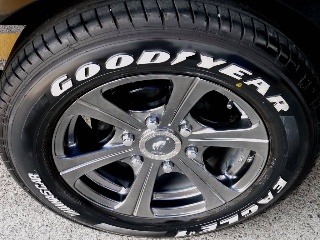 足元にはロデオドライブ ゼクソン１６インチにナスカータイヤをセット！！