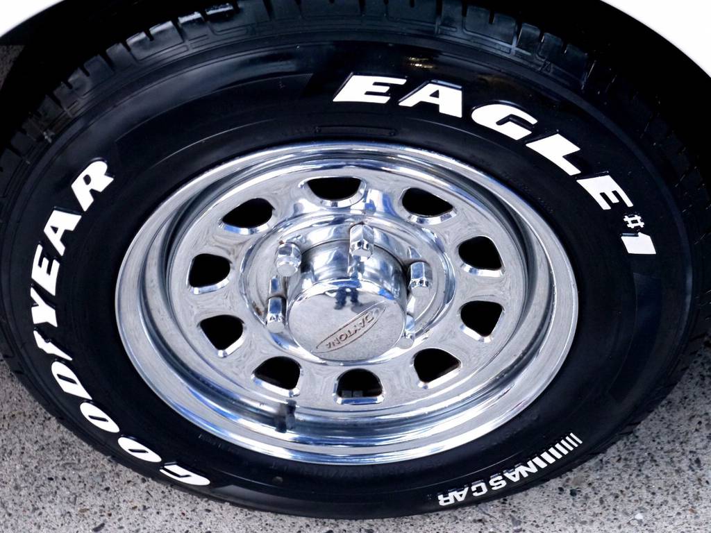 足元にはデイトナクローム１５インチホイールにナスカータイヤをセット！！