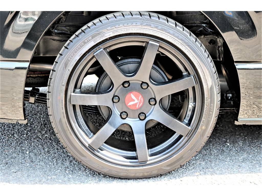 人気のカミュラ 18インチマットブラックアルミホイール装着！