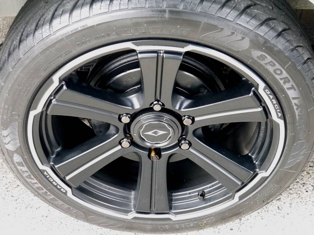 足元にはリボルバー１８インチをセット！！
