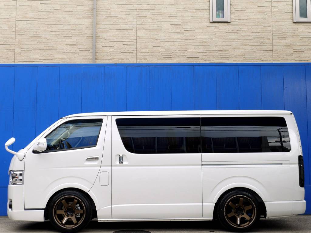 メーカーオプション 両側パワースライドドア完備！！フルエアロの追加オーダーもお任せください！！