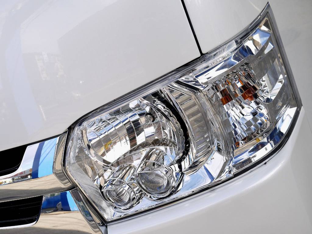 メーカーオプション ＬＥＤヘッドライト完備！！