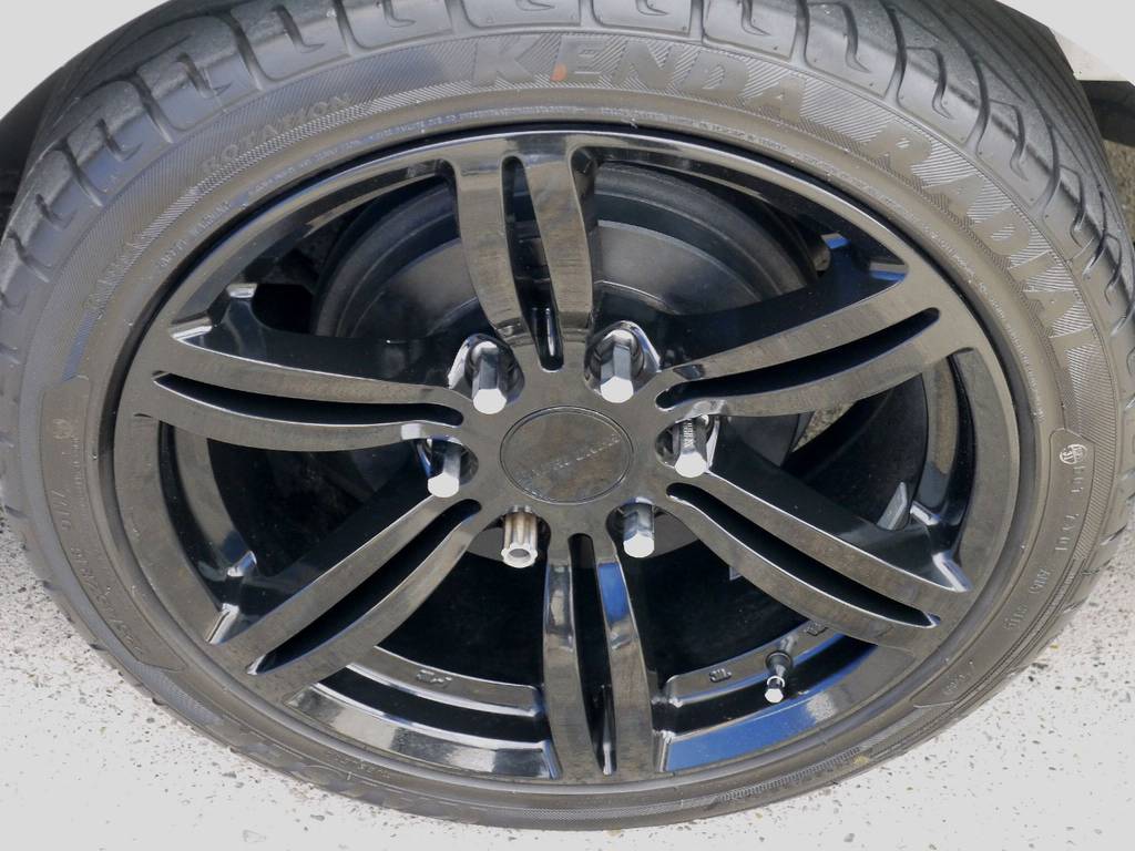 足元には４１５ＣＯＢＲＡ バットラッカー１８インチアルミをセット！！