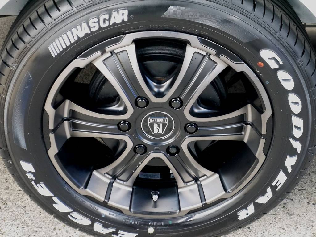 足にはフレックスオリジナルカラーのバルベロ ワイルドディープス１７インチにナスカータイヤをインストール！！