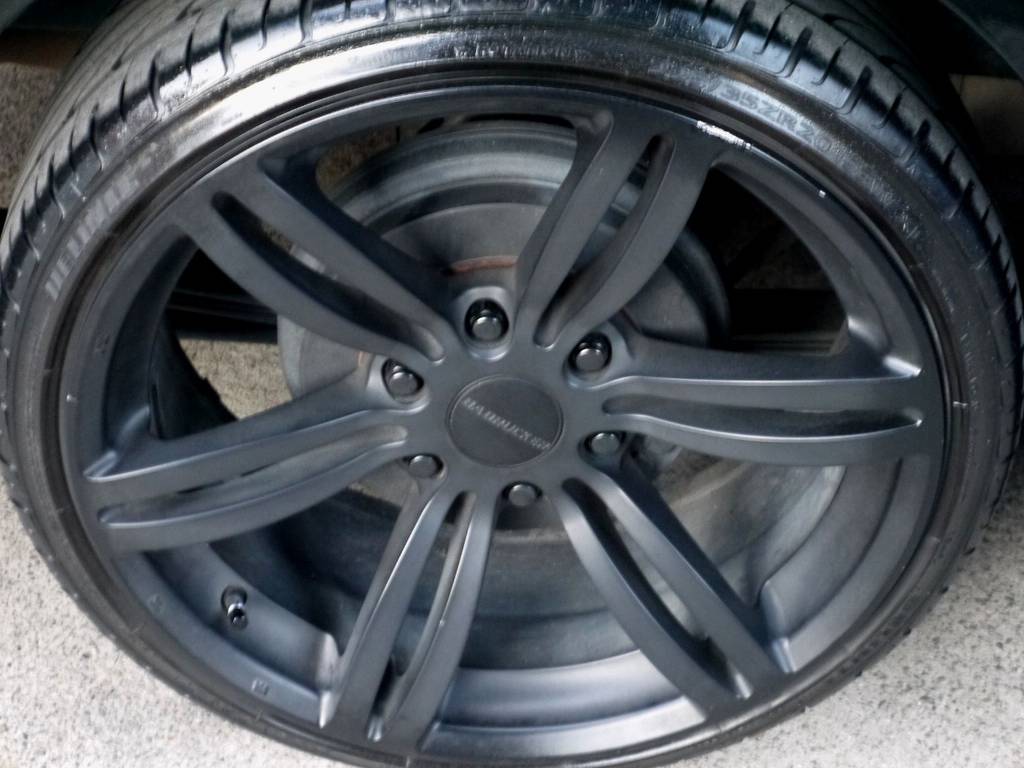 足元には４１５ＣＯＢＲＡ バットラッカー２０インチアルミをセット！！