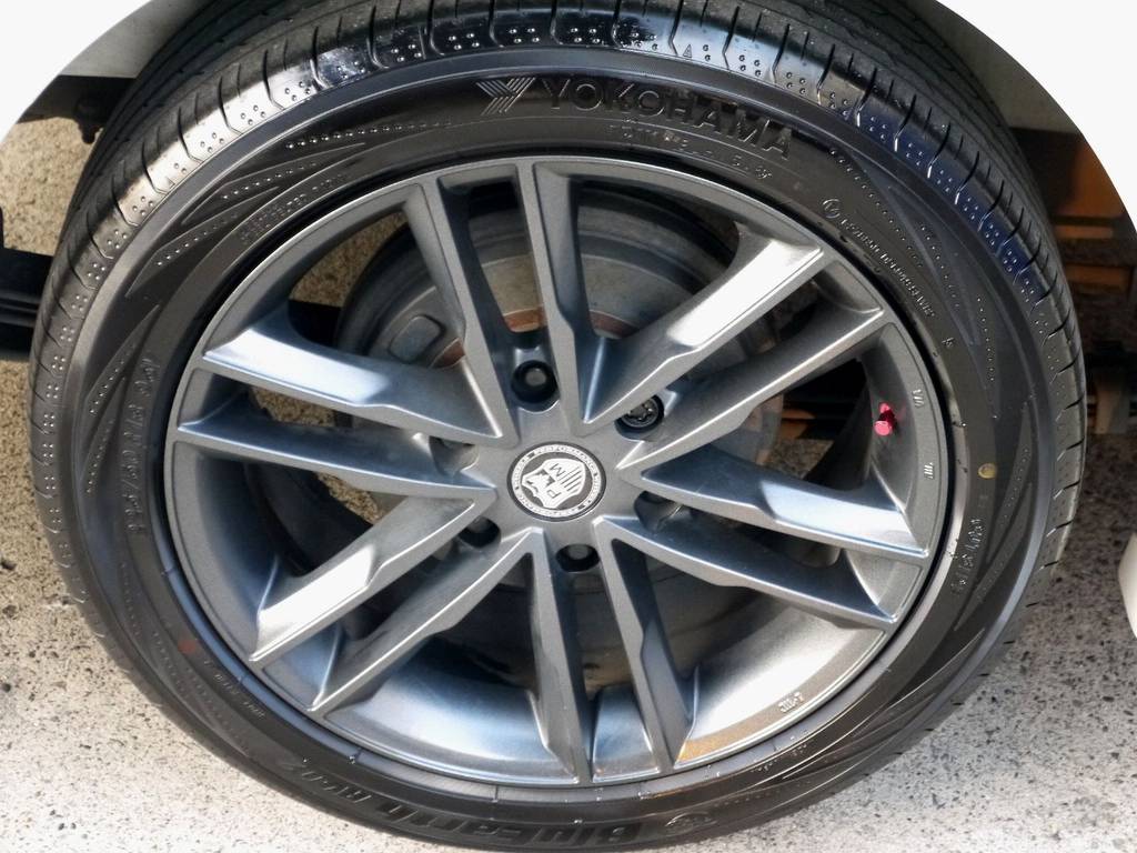 足元にはプレミックス アドルフォ１８インチアルミをセット！！