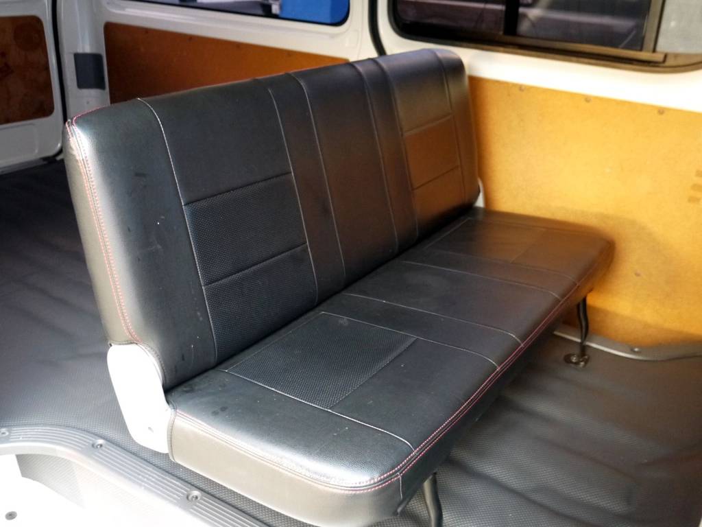 全席シートカバー装着！！セカンドシートは格納や跳ね上げできますよ☆