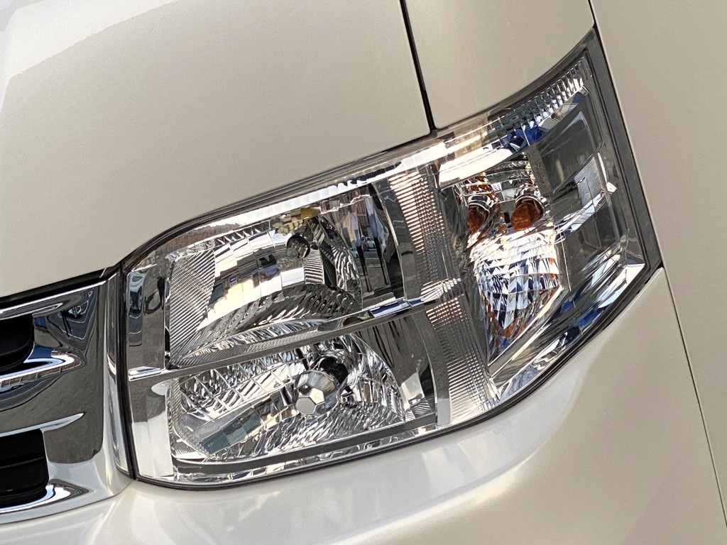 メーカーオプション ディスチャージヘッドライト完備！！