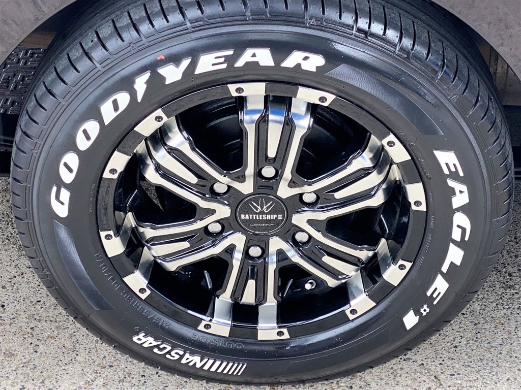 足元にはバトルシップⅡにグッドイヤー ナスカータイヤをセット！！