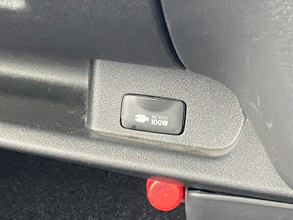 メーカーオプション ＡＣ１００Ｖコンセントもついてますよ☆