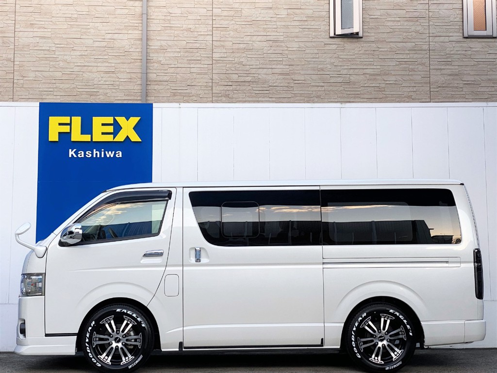 スライドドアには小窓完備！！フルエアロなどの追加オーダーもお任せください！！