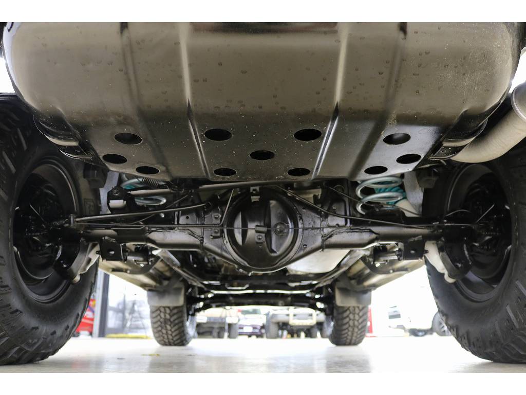下廻りは高圧洗浄後、綺麗にパスター施工しております♪