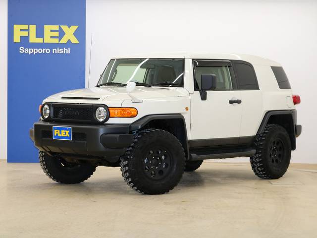 人気のカラーパッケージ☆人気のホワイト☆各所マットブラックでトレイル仕様☆新品２インチアップ☆新品タイヤ☆アメリカンレーシングAW☆エンジンスターター☆レアル製ステアリング☆