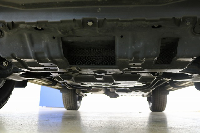 下廻りは高圧洗浄後、パスター施工を行い納車となります☆