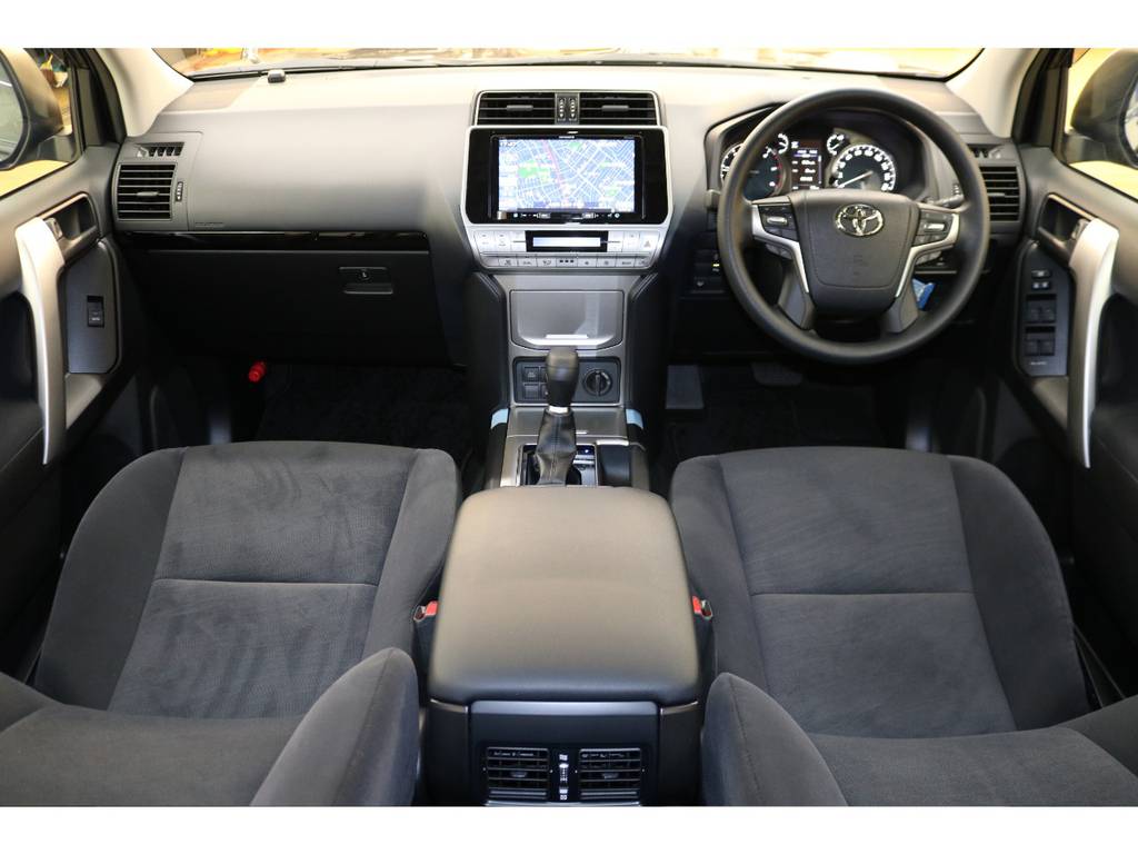 内装グレー基調☆汚れも目立ちにくい人気のカラーです♪