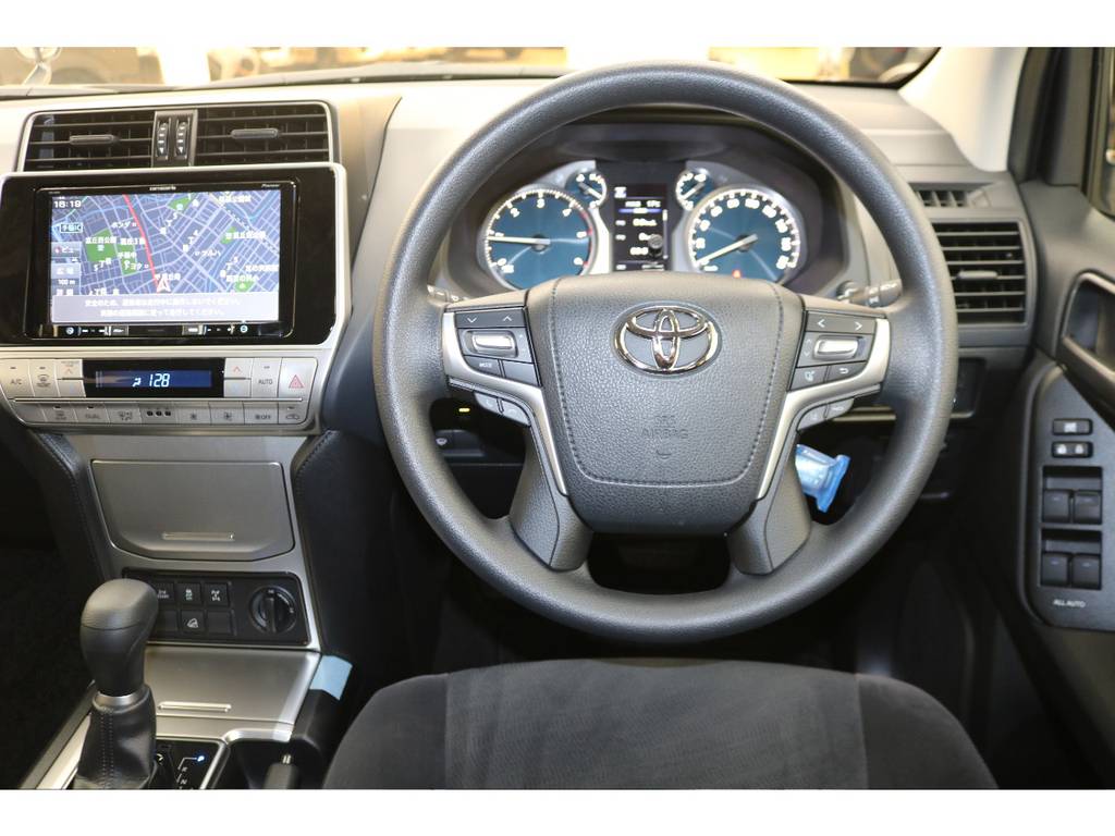 ステアリングスイッチ付き♪オーディオ等と連動してあります♪