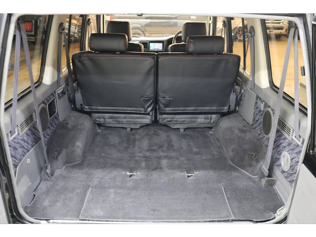 ラゲッジルームは広々と荷物がたくさん積めます♪