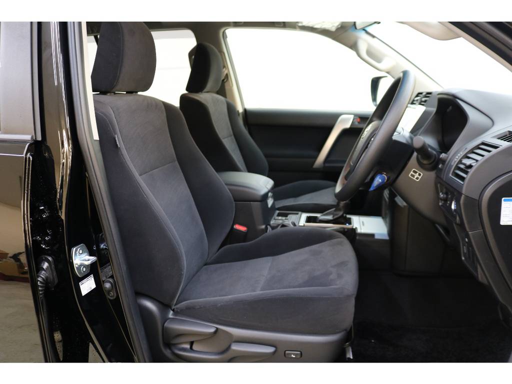 座り心地の良いモケットシート☆