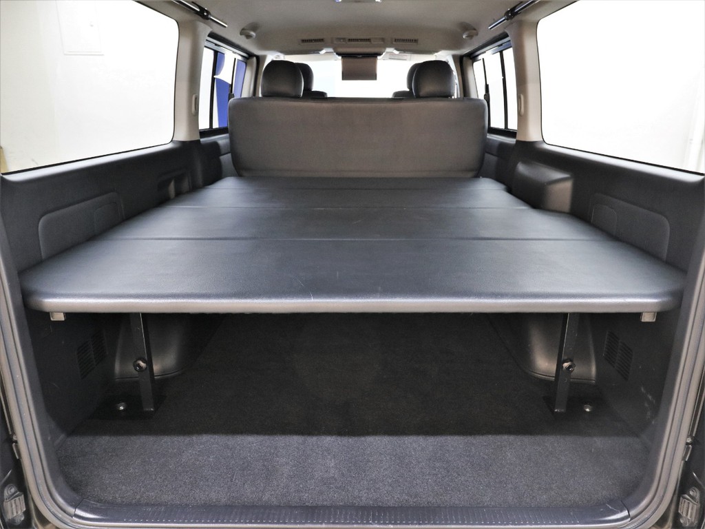 ベッド下に荷物を積んだまま車中泊が出来ちゃいます！