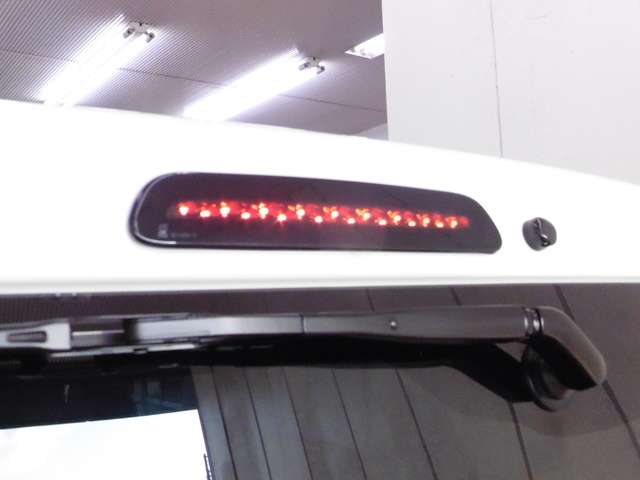 ヴァレンティー製ＬＥＤハイマウントライト装着済み！！