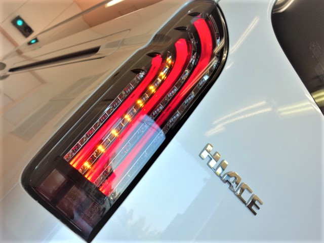 テールライトはＬＥＤテールライトをインストール！ポジション時に光る3本のポジションバーがかっこいい♪