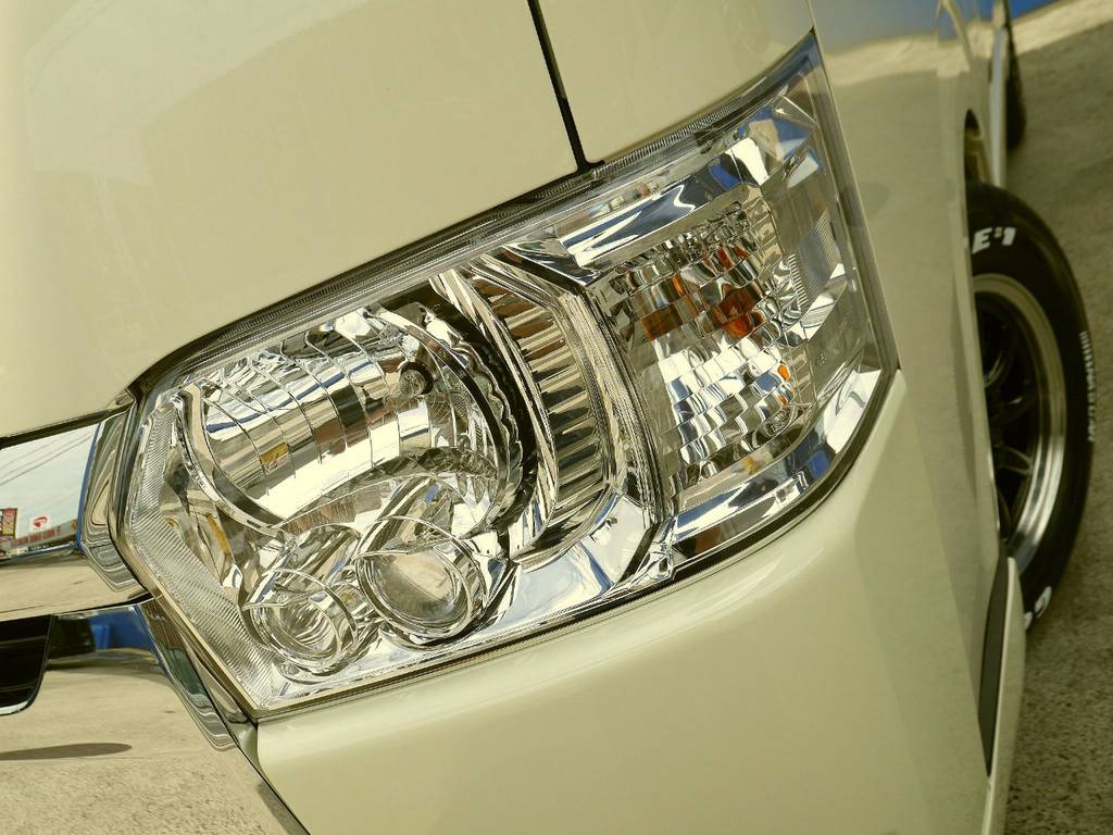 メーカーオプション ＬＥＤヘッドライト完備！！