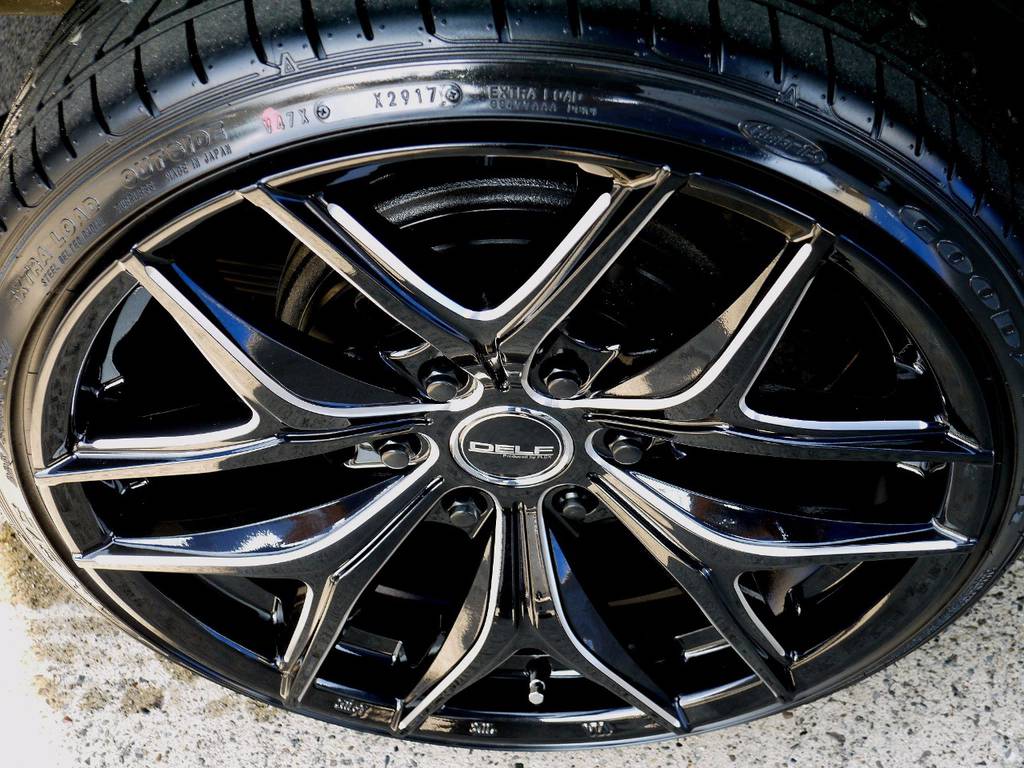 足元にはフレックスオリジナル Ｄｅｌｆ０１ ２０インチアルミをインストール！！