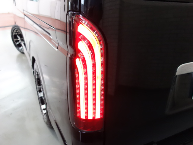 ４１５コブラライトセイバーＬＥＤテールライト装着済み！！